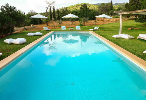 Villa Bouquet: Schwimmbad, Blau, Resort, Thermae, Freizeit, Water Feature, Eco Hotel, Sonnenliege, Gartenmöbel, Garten
