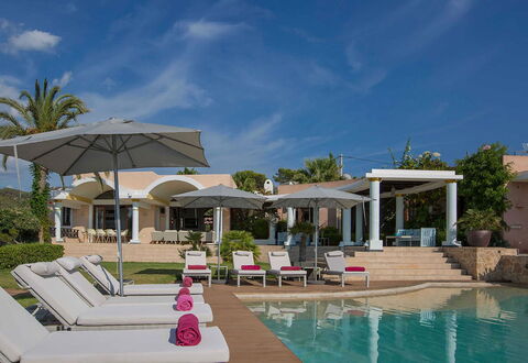 West Coast: Schwimmbad, Resort, Gartenmöbel, Estate, Regenschirm, Villa, Sonnenliege, Hazienda, Eco Hotel, Villa