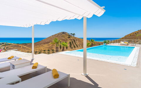 Villa Montallegro: Möbel, Schwimmbad, Resort, Stuhl, Eco Hotel, Schatten, Gartenmöbel, Outdoor Struktur, Villa, Hotel