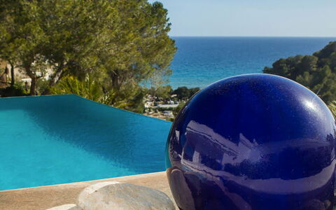 Villa Jondal: Blau, Reflexion, Schwimmbad