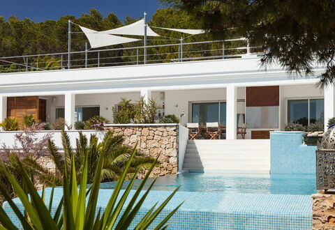 Villa Jondal: Schwimmbad, Möbel, Resort, Gartenmöbel, Stuhl, Schatten, Fussboden, Eco Hotel, Regenschirm, Hotel