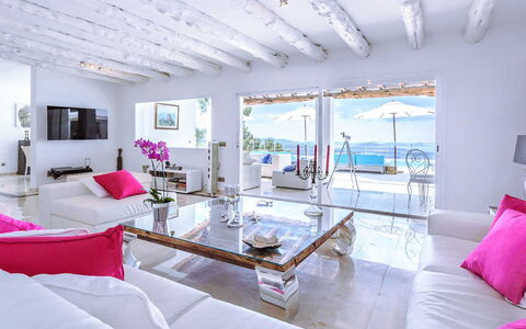 Villa Angelic: Blau, Möbel, Zuhause, Wohnung, Resort, Stuhl, Hotel, Wohnzimmer, Villa