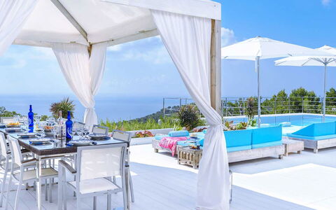 Villa Angelic: Möbel, Stuhl, Gartenmöbel, Resort, Tabelle, Eco Hotel, Schwimmbad, Schatten, Freizeit, Gazebo