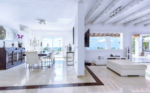 Villa Angelic: Flooring, Interior Design, Fussboden, Möbel, Decke, Wohnzimmer, Tabelle, Couch, Zuhause, Stuhl