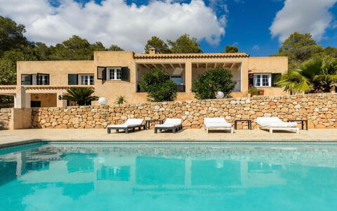 Villa Curiosity: Schwimmbad, Gartenmöbel, Resort, Sonnenliege, Schatten, Villa, Eco Hotel, Hotel, Läge, Ferienort
