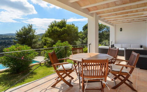Villa Curiosity: Möbel, Holz, Stuhl, Gartenmöbel, Tabelle, Flooring, Veranda, Schatten, Tisch Im Freien, Fussboden
