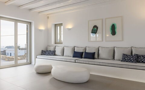 Villa Cupido: Möbel, Flooring, Interior Design, Fussboden, Dekokissen, Couch, Wohnung, Wohnzimmer, Kissen