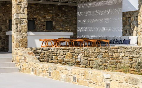 Villa Psiche: Steinwand, Natürliches Material, Schatten, Schwimmbad, Daylighting