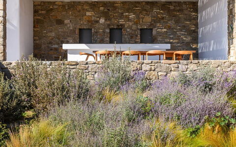 Villa Psiche: Steinwand, Garten, Landscaping, Hinterhof, Bauernhaus