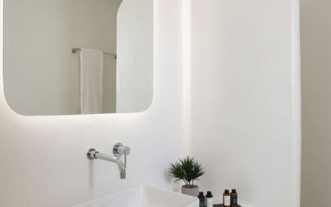 Villa Psiche: Armatur, Interior Design, Badezimmer, Zapfhahn, Installation, Sinken, Bad Sink, Badewanne, Light Fixture, Keramik