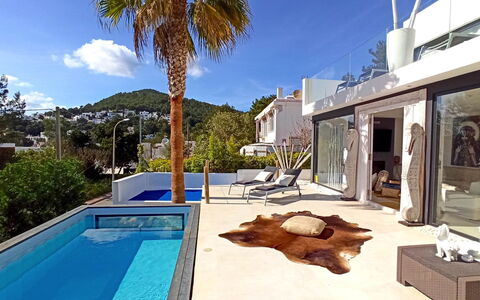 Villa Seahorse: Schwimmbad, Resort, Möbel, Wohnung, Stuhl, Eco Hotel, Hotel, Gartenmöbel, Schatten, Villa