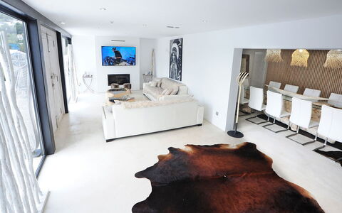 Villa Seahorse: Interior Design, Möbel, Flooring, Fussboden, Decke, Zimmer, Beleuchtung, Couch, Wohnzimmer, Wohnung