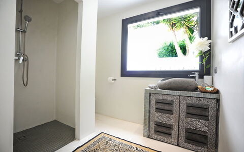 Villa Seahorse: Wand, Interior Design, Flooring, Armatur, Badezimmer, Fussboden, Zuhause, Zimmer, Decke, Installation