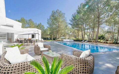 Villa Floresta: Schwimmbad, Resort, Estate, Eco Hotel, Garten, Gartenmöbel, Schatten, Landscaping, Stuhl, Villa