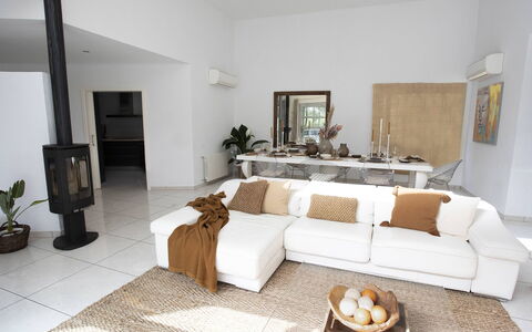 Villa Floresta: Möbel, Interior Design, Couch, Wohnzimmer, Flooring, Fussboden, Holz, Zimmer, Wohnung, Zuhause