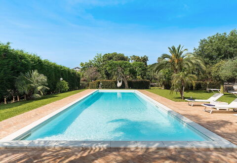 Villa Carosone: Blau, Schwimmbad, Resort, Verbundwerkstoff, Schatten, Garten, Landscaping, Eco Hotel, Water Feature, Hazienda