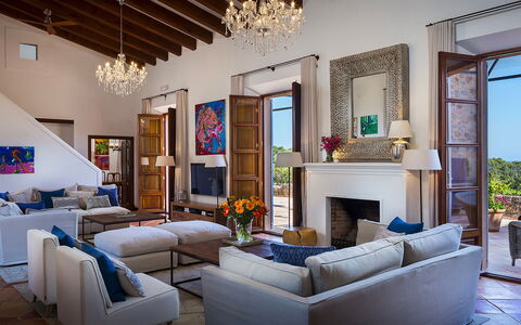 Villa Welcome: Möbel, Stuhl, Interior Design, Tabelle, Zuhause, Flooring, Couch, Wohnzimmer, Fussboden