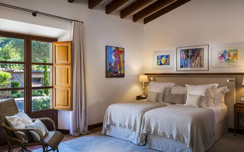 Villa Welcome: Möbel, Interior Design, Flooring, Holz, Zuhause, Fussboden, Decke, Schlafzimmer, Bett, Beleuchtung