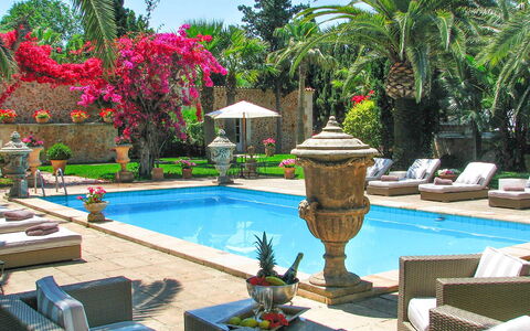Villa Peacock: Schwimmbad, Resort, Blumentopf, Water Feature, Eco Hotel, Freizeit, Hazienda, Landscaping, Garten, Zimmerpflanze
