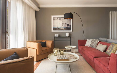 Villa Bridgitte: Möbel, Interior Design, Flooring, Fussboden, Couch, Wand, Wohnzimmer, Zimmer, Zuhause, Textil