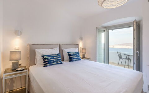 Villa Vesper: Meer, Linens, Schlafzimmer, Dekokissen, Kissen, Hotel, Bedding, Bett, Lampe, Balkon