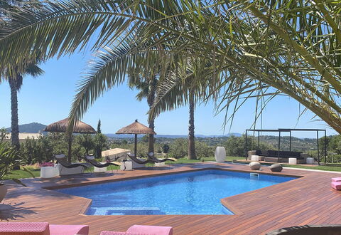 Villa Sofia: Schwimmbad, Möbel, Resort, Gartenmöbel, Eco Hotel, Schatten, Sonnenliege, Stuhl, Regenschirm, Freizeit