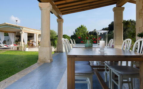 Villa Serafino: Möbel, Tabelle, Gartenmöbel, Stuhl, Säule, Tisch Im Freien, Outdoor Struktur, Veranda, Blumentopf, Schatten