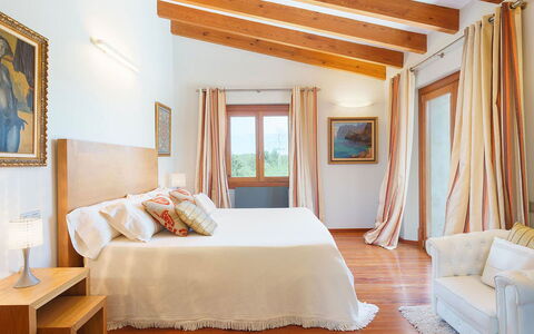 Villa Serafino: Möbel, Interior Design, Bett, Flooring, Wand, Fussboden, Schlafzimmer, Holz, Zuhause, Decke