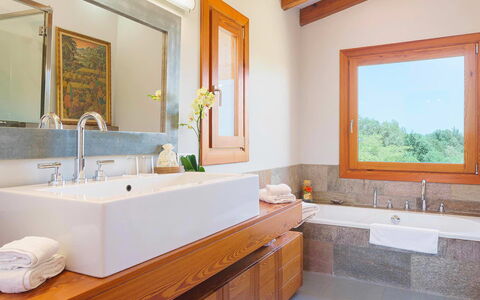 Villa Serafino: Interior Design, Armatur, Flooring, Holz, Sinken, Badezimmer, Zapfhahn, Fussboden, Zuhause, Möbel