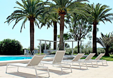 Villa Acapulco: Möbel, Gartenmöbel, Stuhl, Resort, Schatten, Eco Hotel, Schwimmbad, Sonnenliege, Tisch Im Freien