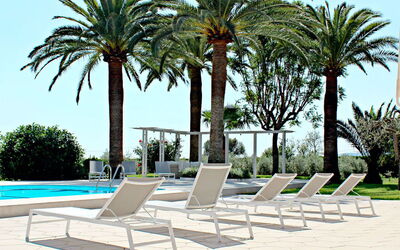 Villa Acapulco: Möbel, Gartenmöbel, Stuhl, Resort, Schatten, Eco Hotel, Schwimmbad, Sonnenliege, Tisch Im Freien