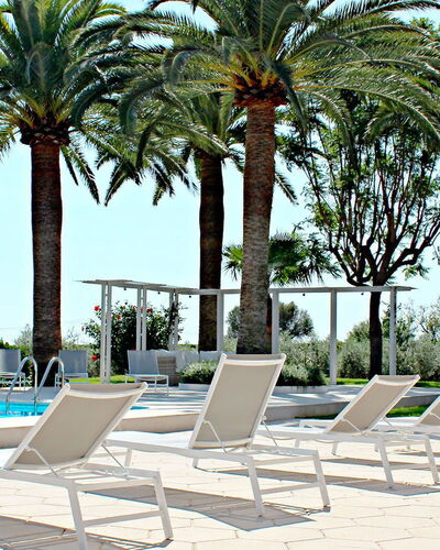 Villa Acapulco: Möbel, Gartenmöbel, Stuhl, Resort, Schatten, Eco Hotel, Schwimmbad, Sonnenliege, Tisch Im Freien