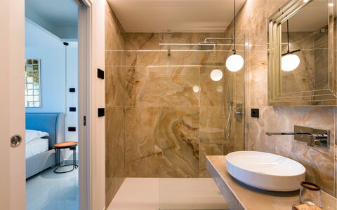 Villa Zafferano: Interior Design, Flooring, Wand, Fussboden, Armatur, Badezimmer, Sinken, Bad Sink, Decke, Light Fixture