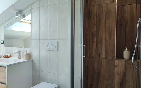 Casa Nadia: Badezimmer, Flooring, Armatur, Interior Design, Fussboden, Wand, Bad Sink, Sinken, Holz, Zapfhahn