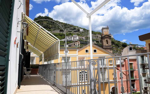 Casa Minori: Verbundwerkstoff, Urban Design, Balkon, Wohnung, Treppe, Geländer, Baluster