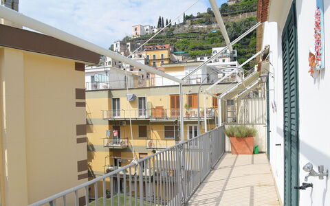 Casa Minori: Wohnung, Balkon, Urban Design, Verbundwerkstoff, Eigentumswohnung, Metall, Geländer, Daylighting