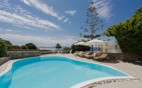 Villa Athella: Schwimmbad, Resort, Gartenmöbel, Meer, Eco Hotel, Ozean, Regenschirm, Tropen, Küste, Hotel