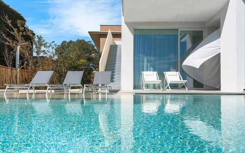 Villa Confini: Schwimmbad, Gartenmöbel, Resort, Sonnenliege, Hotel, Eco Hotel, Villa, Ferienort