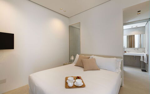 Villa Confini: Interior Design, Wand, Bett, Fussboden, Schlafzimmer, Flooring, Holz, Möbel, Bettdecke, Bedding