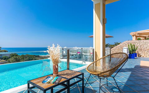 Villa Superba: Blau, Resort, Gartenmöbel, Freizeit, Eco Hotel, Wohnung, Meer, Stuhl, Schatten, Hotel
