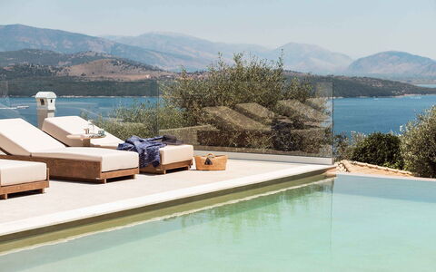Villa Senia: Resort, Schwimmbad, Schatten, Eco Hotel, Küste, Gartenmöbel, Stuhl, Tropen, Balkon