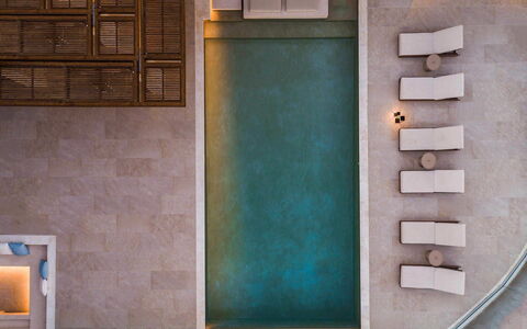 Villa Senia: Flooring, Fussboden, Interior Design, Verbundwerkstoff, Resort, Holzbeize, Schwimmbad, Fliese, Natürliches Material, Hartholz