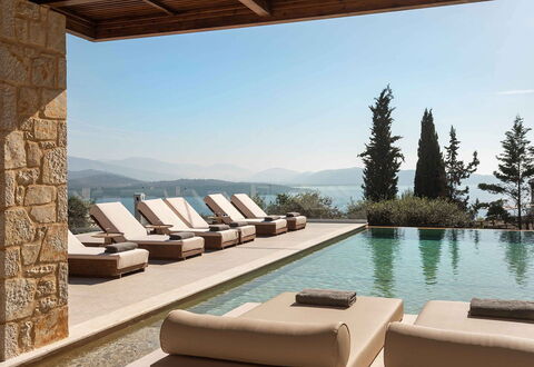 Villa Senia: Zuhause, Resort, Estate, Eco Hotel, Stuhl, Schatten, Villa, Landscaping, Schwimmbad