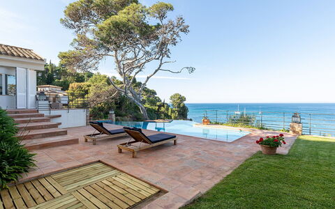 Villa Bellalta: Blau, Wasser, Schwimmbad, Meer, Küste, Resort, Küsten Und Ozeanische Forms, Ozean, Eco Hotel, Freizeit