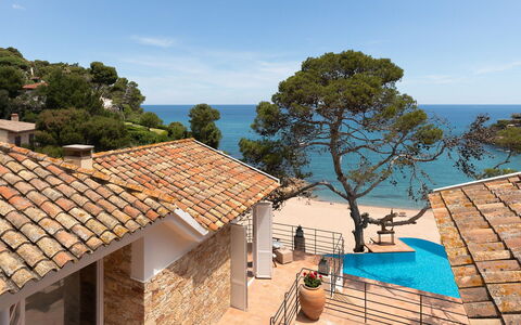Villa Bellalta: Resort, Küste, Meer, Schwimmbad, Ufer, Freizeit, Gartenmöbel, Strandresort, Ozean, Villa
