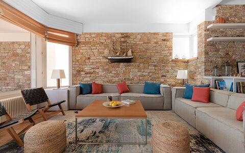 Villa Bellalta: Möbel, Interior Design, Flooring, Wand, Fussboden, Holz, Couch, Wohnzimmer, Tabelle, Zimmer