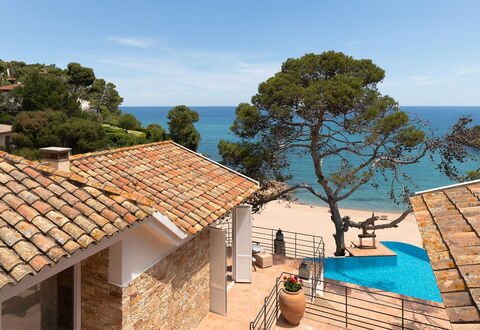 Villa Bellalta: Resort, Küste, Meer, Schwimmbad, Ufer, Freizeit, Gartenmöbel, Strandresort, Ozean, Villa