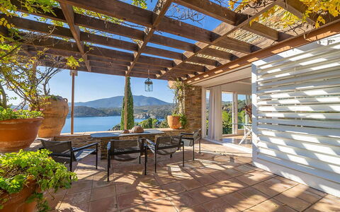 Casa Gigliola: Holz, Möbel, Stuhl, Eco Hotel, Resort, Schatten, Gartenmöbel, Veranda, Blumentopf, Deck