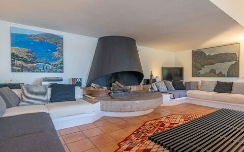 Casa Gigliola: Möbel, Flooring, Interior Design, Fussboden, Wohnzimmer, Couch, Beleuchtung, Zimmer, Wohnung