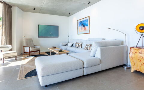 Villa Mirante: Möbel, Interior Design, Couch, Flooring, Wand, Fussboden, Wohnzimmer, Decke, Zimmer, Wohnung